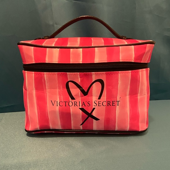 ❌SOLD❌Train Case - Picture 2 of 8